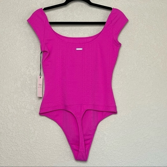 NWT CARBON38 ONA Dance Leotard Barbie Pink Python Cap Sleeve Thong Bodysuit M - Picture 4 of 8